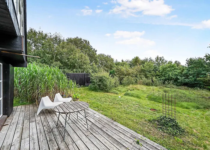 Lovely Enveloped In Surroundings Semesterbostad *